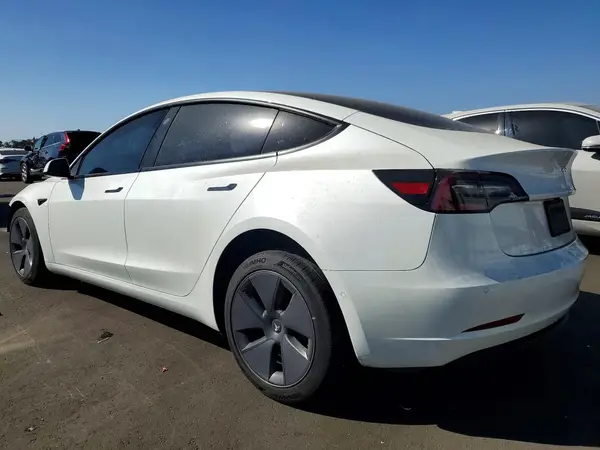 5YJ3E1EA8NF352113 2022 TESLA MODEL 3 - Image 2