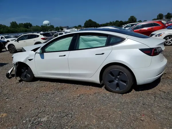 5YJ3E1EA8NF357084 2022 TESLA MODEL 3 - Image 2