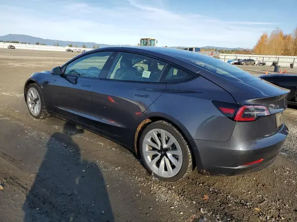 5YJ3E1EA8NF368571 2022 TESLA MODEL 3 - Image 2