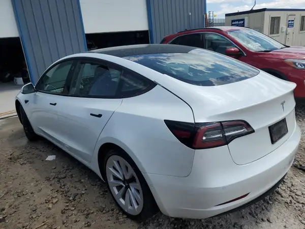 5YJ3E1EA8NF368702 2022 TESLA MODEL 3 - Image 2