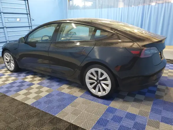 5YJ3E1EA8NF369056 2022 TESLA MODEL 3 - Image 2