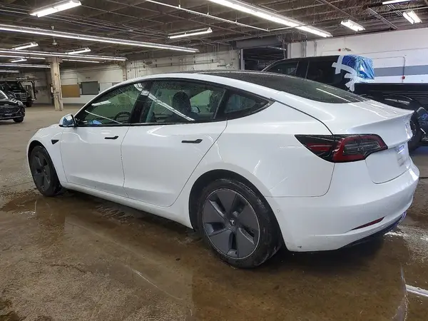 5YJ3E1EA8NF369445 2022 TESLA MODEL 3 - Image 2