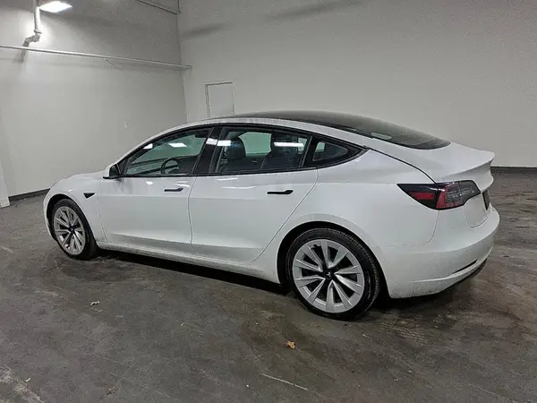 5YJ3E1EA8NF369946 2022 TESLA MODEL 3 - Image 2