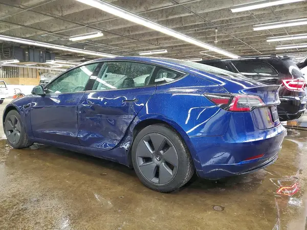 5YJ3E1EA8NF370370 2022 TESLA MODEL 3 - Image 2