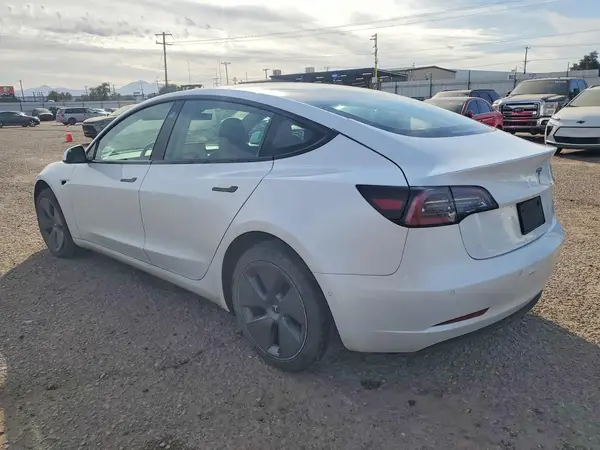 5YJ3E1EA8NF370403 2022 TESLA MODEL 3 - Image 2
