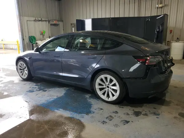5YJ3E1EA8NF372121 2022 TESLA MODEL 3 - Image 2