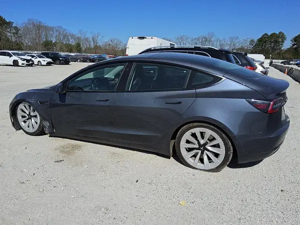 5YJ3E1EA8NF372460 2022 TESLA MODEL 3 - Image 2