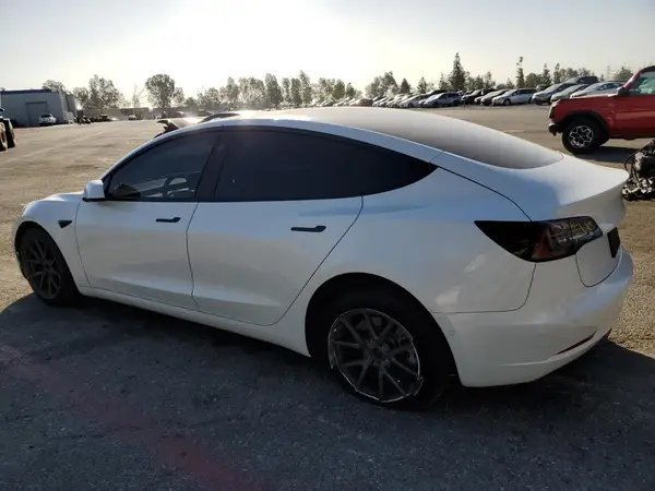 5YJ3E1EA8NF376718 2022 TESLA MODEL 3 - Image 2