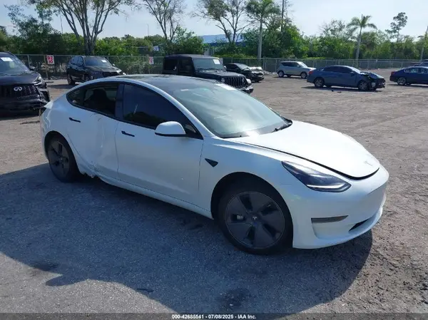 5YJ3E1EA8PF383834 2023 TESLA MODEL 3 - Image 1
