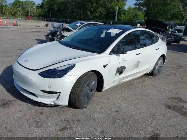 5YJ3E1EA8PF383834 2023 TESLA MODEL 3 - Image 2