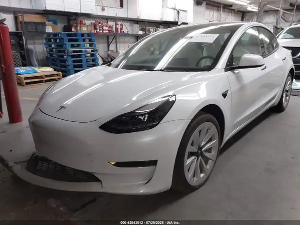 5YJ3E1EA8PF383882 2023 TESLA MODEL 3 - Image 2