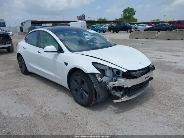 5YJ3E1EA8PF384806 2023 TESLA MODEL 3 - Image 1