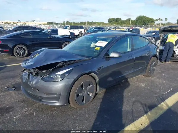 5YJ3E1EA8PF395322 2023 TESLA MODEL 3 - Image 2