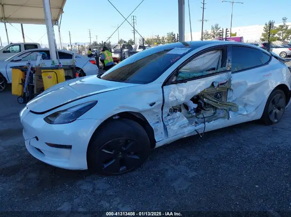 5YJ3E1EA8PF397099 2023 TESLA MODEL 3 - Image 2