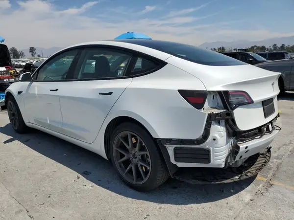 5YJ3E1EA8PF398382 2023 TESLA MODEL 3 - Image 2