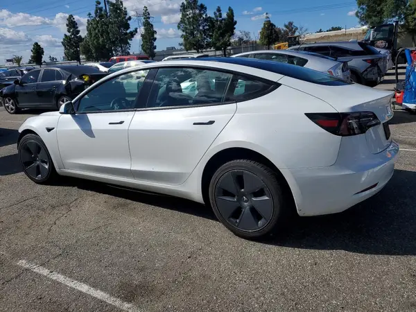 5YJ3E1EA8PF402415 2023 TESLA MODEL 3 - Image 2