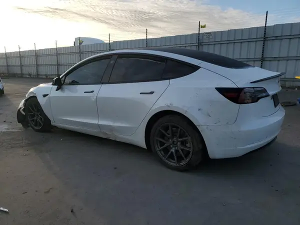 5YJ3E1EA8PF432739 2023 TESLA MODEL 3 - Image 2