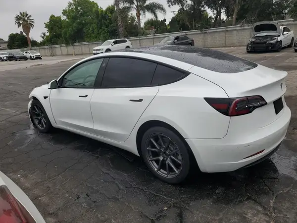 5YJ3E1EA8PF447435 2023 TESLA MODEL 3 - Image 2