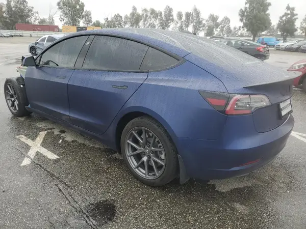 5YJ3E1EA8PF465885 2023 TESLA MODEL 3 - Image 2