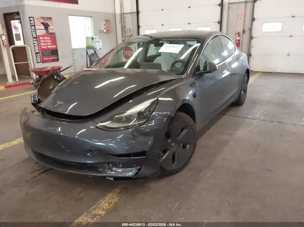 5YJ3E1EA8PF472464 2023 TESLA MODEL 3 - Image 2