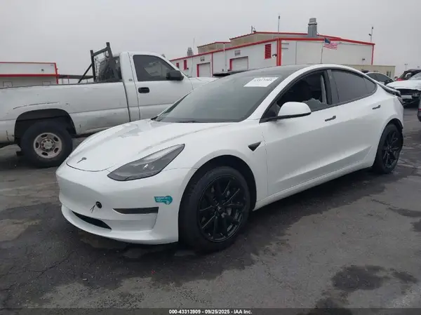 5YJ3E1EA8PF483349 2023 TESLA MODEL 3 - Image 2