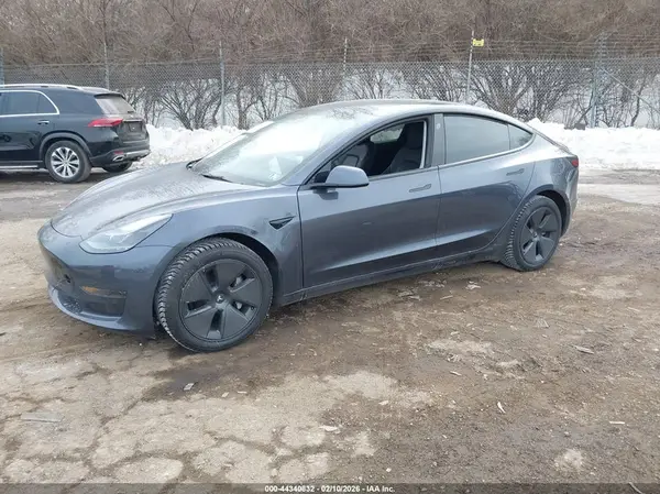 5YJ3E1EA8PF555621 2023 TESLA MODEL 3 - Image 2