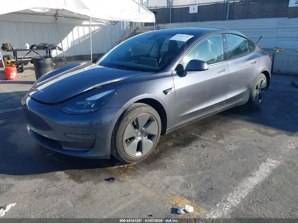5YJ3E1EA8PF561600 2023 TESLA MODEL 3 - Image 2