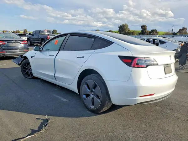 5YJ3E1EA8PF562360 2023 TESLA MODEL 3 - Image 2