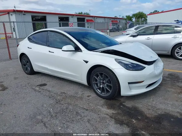 5YJ3E1EA8PF563380 2023 TESLA MODEL 3 - Image 1
