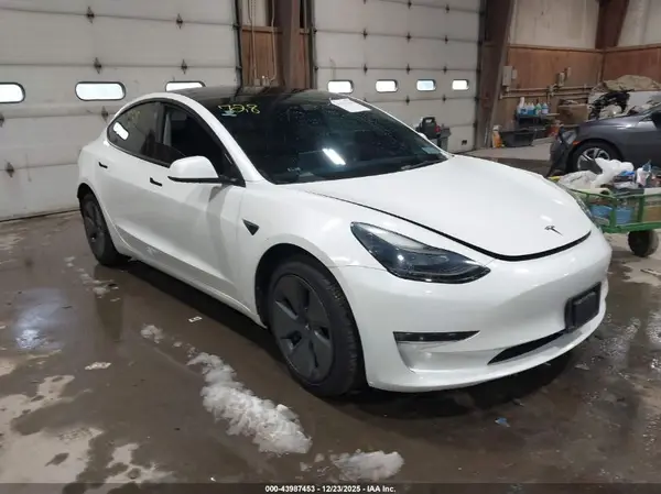 5YJ3E1EA8PF567333 2023 TESLA MODEL 3 - Image 1