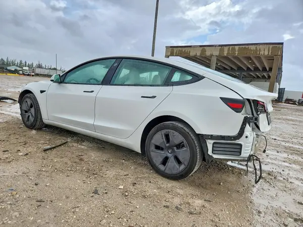 5YJ3E1EA8PF573813 2023 TESLA MODEL 3 - Image 2