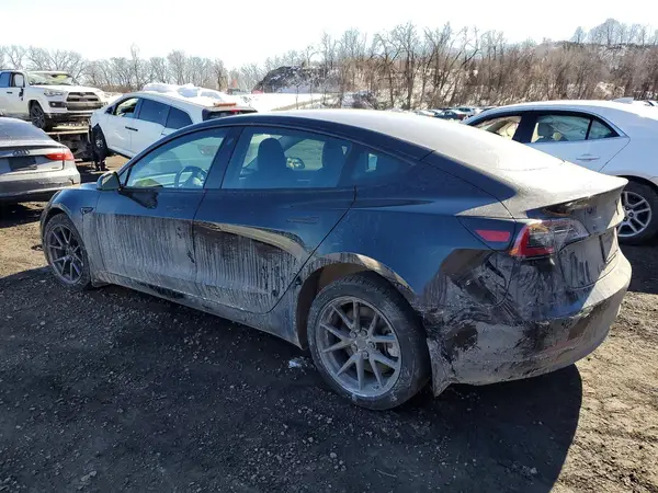 5YJ3E1EA8PF579675 2023 TESLA MODEL 3 - Image 2