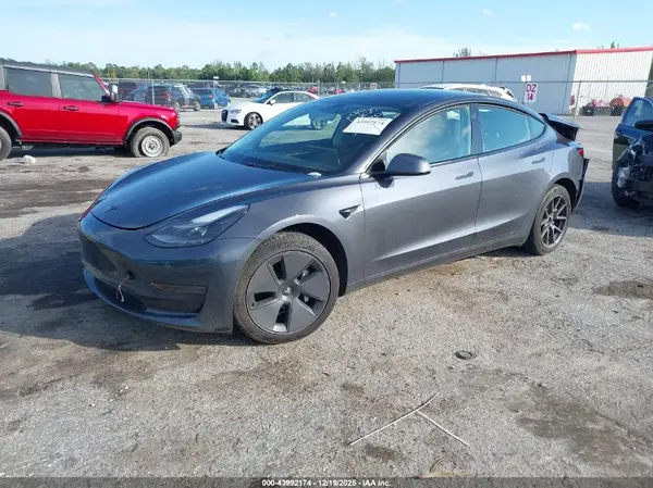 5YJ3E1EA8PF625330 2023 TESLA MODEL 3 - Image 2