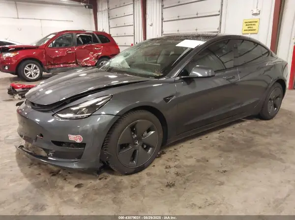 5YJ3E1EA8PF644377 2023 TESLA MODEL 3 - Image 2
