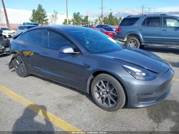 5YJ3E1EA8PF650132 2023 TESLA MODEL 3 - Image 1