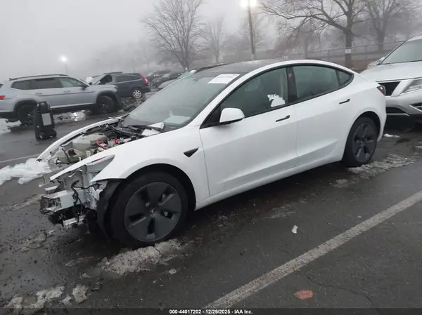 5YJ3E1EA8PF652351 2023 TESLA MODEL 3 - Image 2