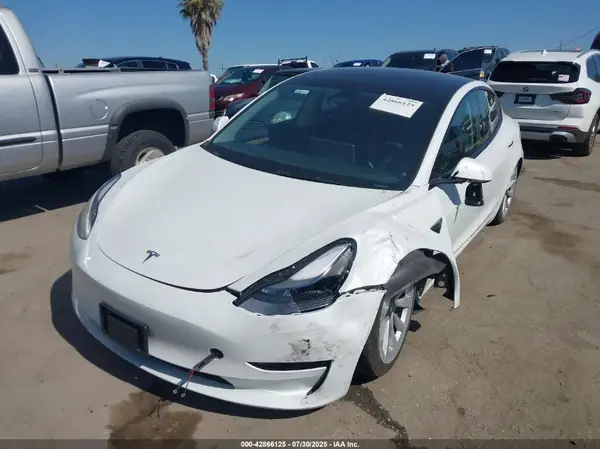 5YJ3E1EA8PF653984 2023 TESLA MODEL 3 - Image 2