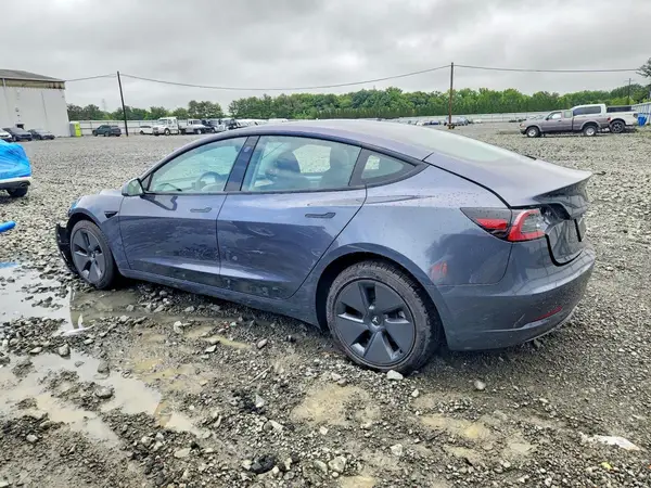 5YJ3E1EA8PF656383 2023 TESLA MODEL 3 - Image 2