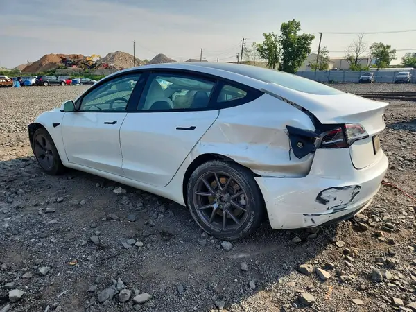 5YJ3E1EA8PF657307 2023 TESLA MODEL 3 - Image 2