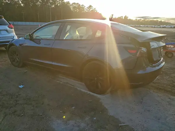 5YJ3E1EA8PF657985 2023 TESLA MODEL 3 - Image 2
