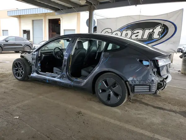 5YJ3E1EA8PF667741 2023 TESLA MODEL 3 - Image 2