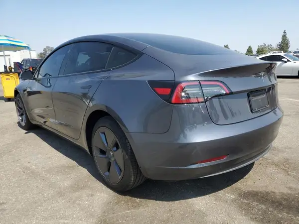 5YJ3E1EA8PF668260 2023 TESLA MODEL 3 - Image 2