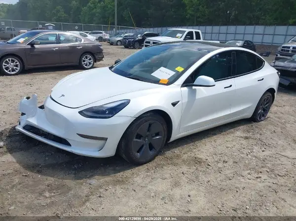 5YJ3E1EA8PF690033 2023 TESLA MODEL 3 - Image 2