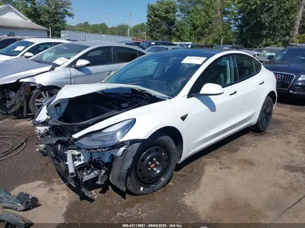 5YJ3E1EA8PF692431 2023 TESLA MODEL 3 - Image 2