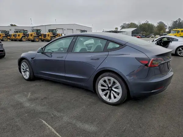 5YJ3E1EA8PF712368 2023 TESLA MODEL 3 - Image 2