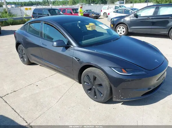 5YJ3E1EA8RF717931 2024 TESLA MODEL 3 - Image 1