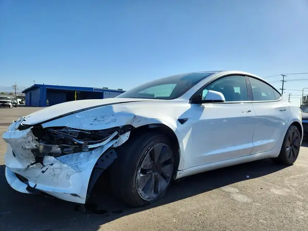5YJ3E1EA8RF724278 2024 TESLA MODEL 3 - Image 1