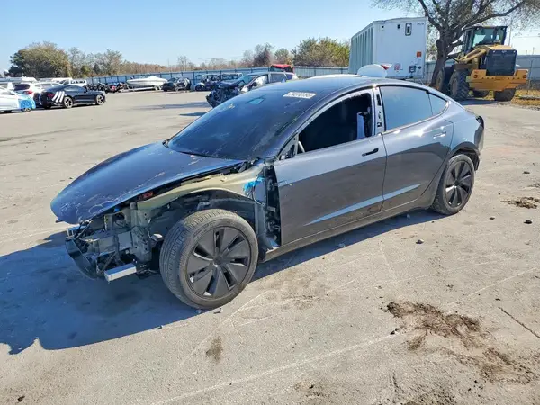 5YJ3E1EA8RF727228 2024 TESLA MODEL 3 - Image 1