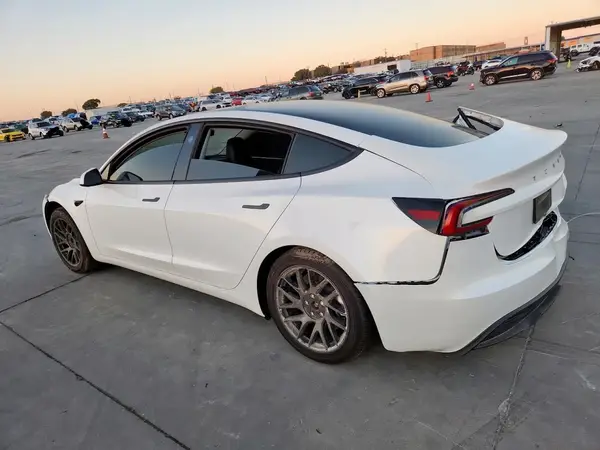 5YJ3E1EA8RF731344 2024 TESLA MODEL 3 - Image 2