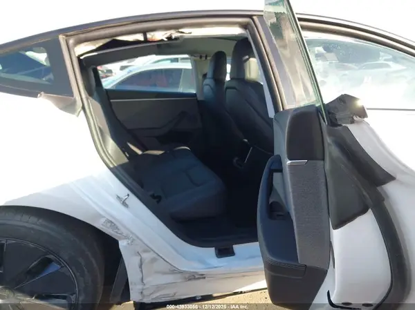 5YJ3E1EA8RF737872 2024 TESLA MODEL 3 - Image 8